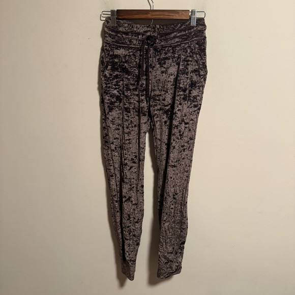 Lululemon Ready to Crush Jogger
French Press Brown- Size 4 - Picture 2 of 6